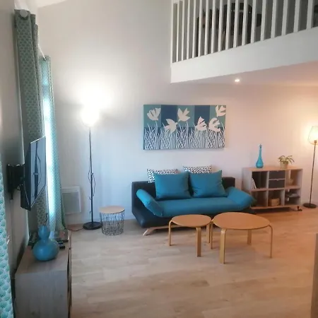 Centre Duplex Style Loft Apartment *